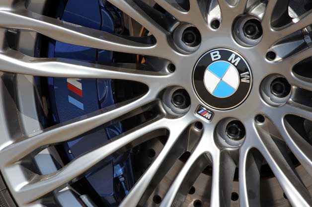 BMW разработает карбон-керамические тормоза для M5 BMW разработает карбон-керамические тормоза для M5