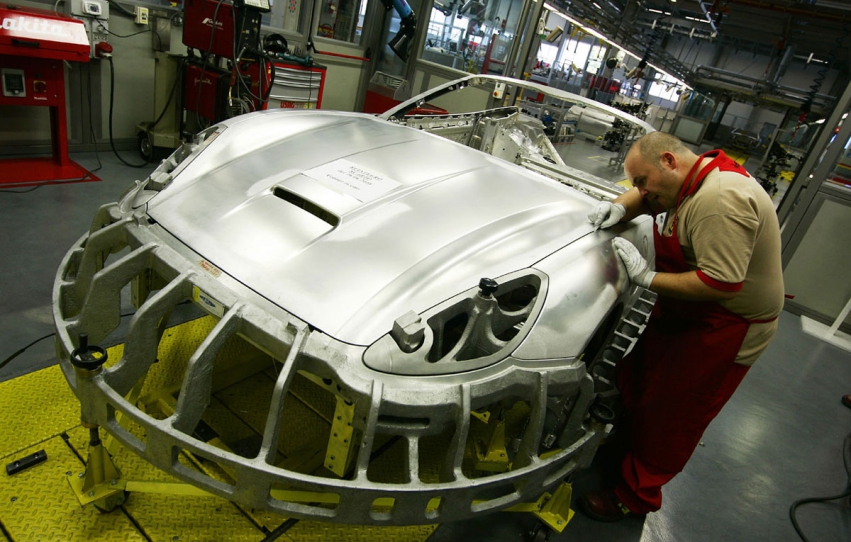 Ferrari opreşte producţia la Modena din cauza cutremurului din nordul Italiei Ferrari opreşte producţia la Modena din cauza cutremurului din nordul Italiei