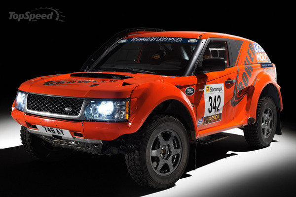 Bowler и Land Rover представляют свой совместный раллийный автомобиль Bowler и Land Rover представляют свой совместный раллийный автомобиль