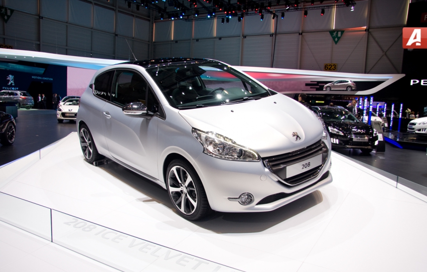 GENEVA 2012 LIVE: Standul Peugeot a prezentat noile 208 și 4008 GENEVA 2012 LIVE: Standul Peugeot a prezentat noile 208 și 4008