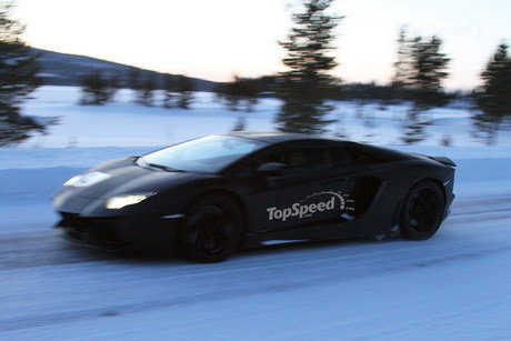 Родстер Lamborghini Aventador попался в объективы камер Родстер Lamborghini Aventador попался в объективы камер