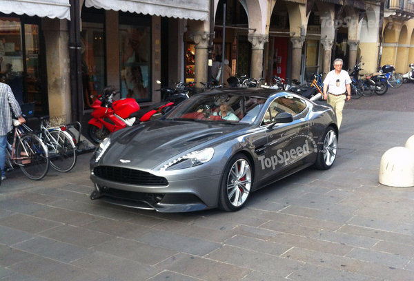 Aston Martin Vanquish замечен на улицах города Aston Martin Vanquish замечен на улицах города