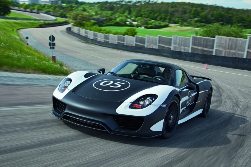 Porsche 918 Spyder, primele imagini ale versiunii de pre-producţie Porsche 918 Spyder, primele imagini ale versiunii de pre-producţie