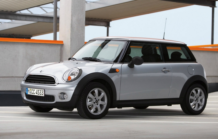 Viitorul hatchback de la Mini ar putea fi oferit şi într-o versiune cu cinci uşi Viitorul hatchback de la Mini ar putea fi oferit şi într-o versiune cu cinci uşi