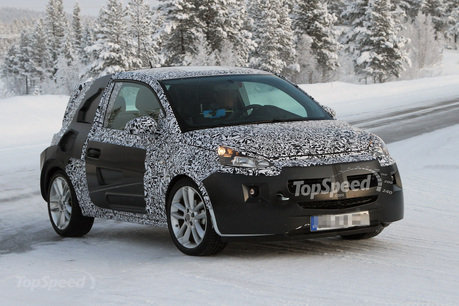 Opel Adam вновь попал в объективы камер Opel Adam вновь попал в объективы камер