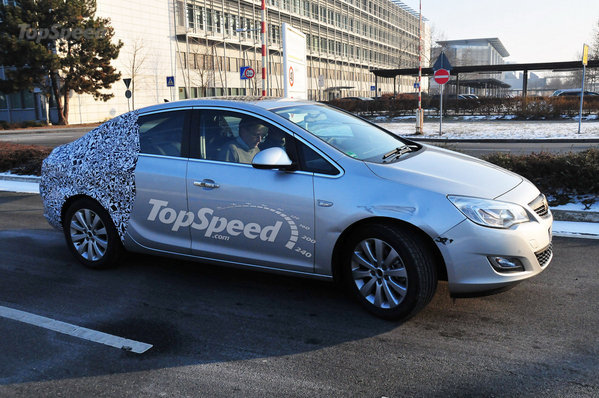 Замечен новый седан Opel Astra Замечен новый седан Opel Astra