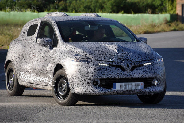Новый Renault Clio попал в объективы камер Новый Renault Clio попал в объективы камер