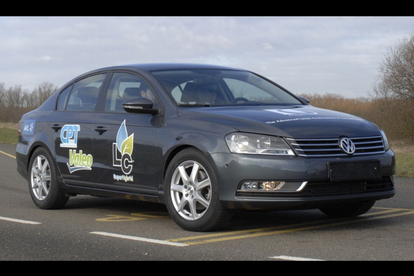 Volkswagen Passat hibrid se naşte dintr-o colaborare americano-britanică la Geneva Volkswagen Passat hibrid se naşte dintr-o colaborare americano-britanică la Geneva