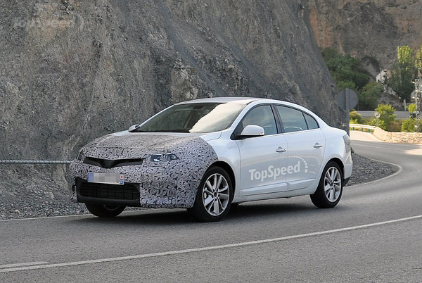 Обновлённый Renault Fluence попадает в объективы камер Обновлённый Renault Fluence попадает в объективы камер