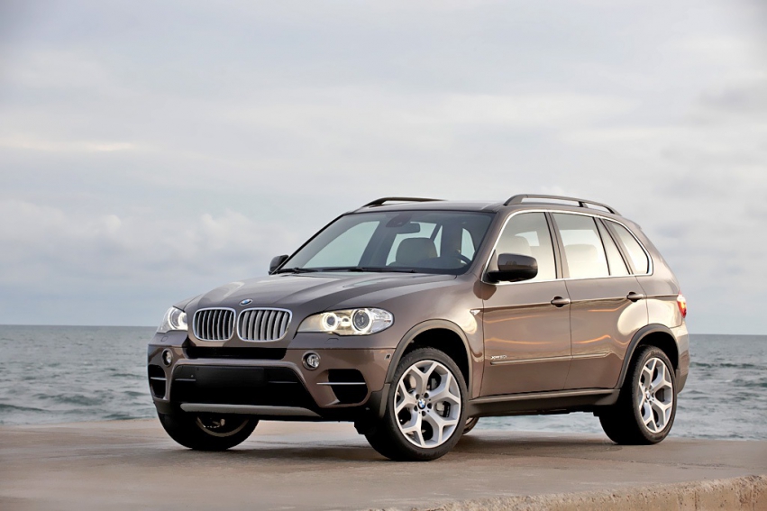 Компания BMW решила обновить поколение внедорожника X5