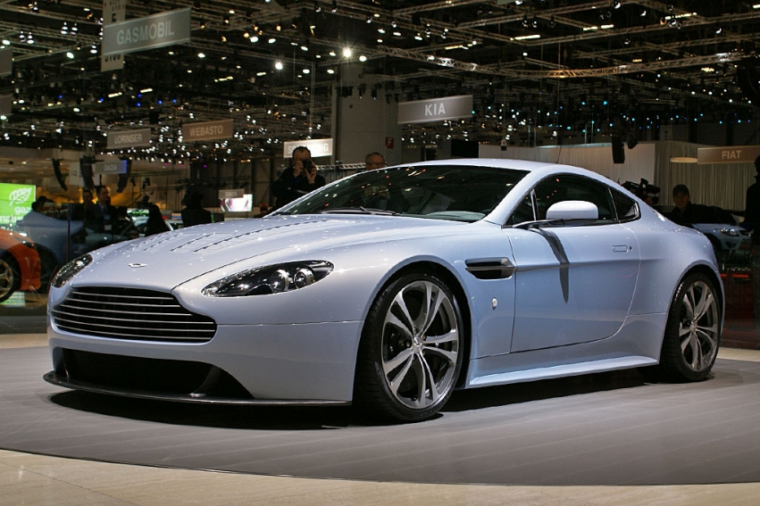Aston Martin Vantage V12 RS