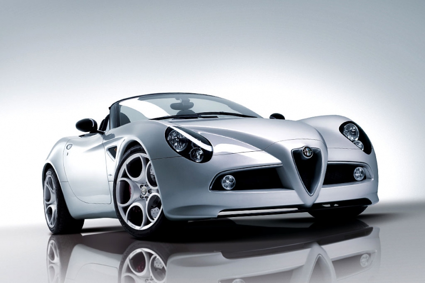 Alfa Romeo 8C Spider будет представлена в Женеве