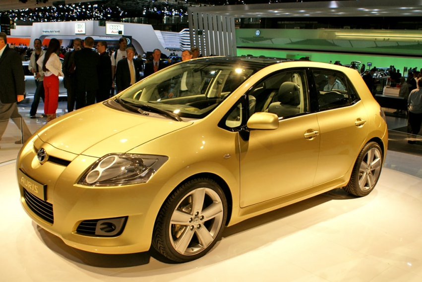 Toyota Auris с премьерой в Париже