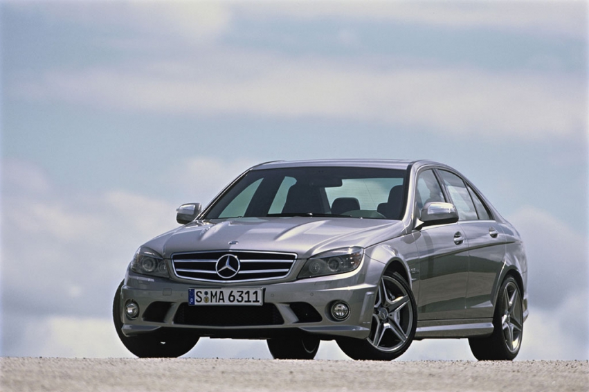 Новый спортивный седан Mercedes C63 AMG представлен официально Новый спортивный седан Mercedes C63 AMG представлен официально