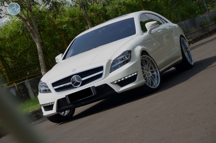 Mercedes-Benz CLS 63 AMG & Modulare H3 Mercedes-Benz CLS 63 AMG & Modulare H3