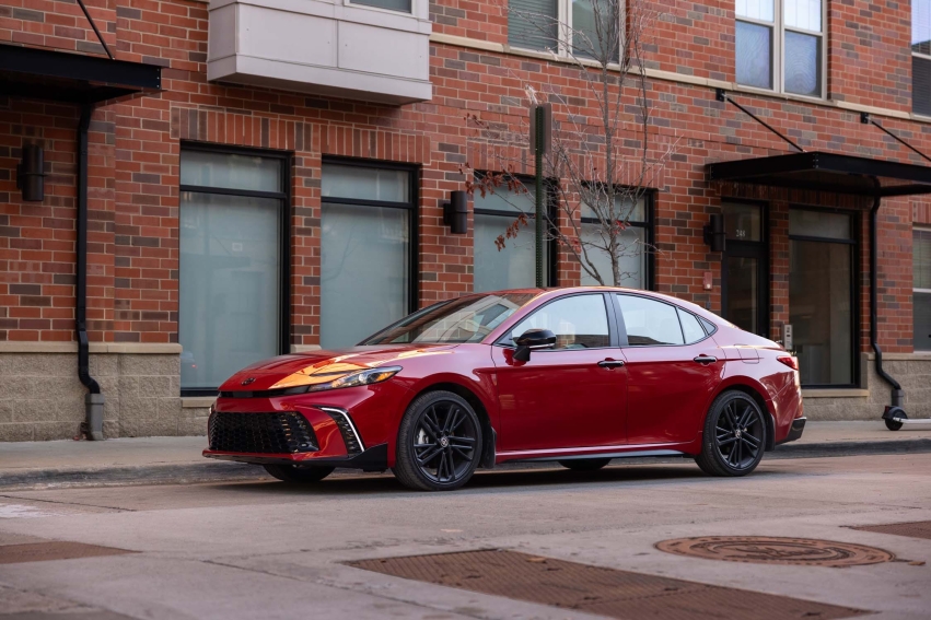 Тест-драйв 2026 Toyota Camry Nightshade: гибридный седан в темном стиле и реальных цифрах