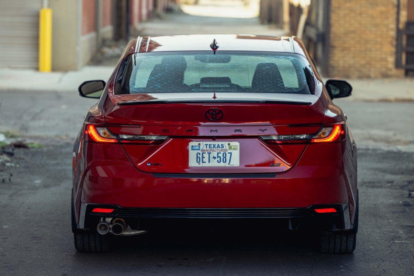 Тест-драйв 2026 Toyota Camry Nightshade: гибридный седан в темном стиле и реальных цифрах Тест-драйв 2026 Toyota Camry Nightshade: гибридный седан в темном стиле и реальных цифрах
