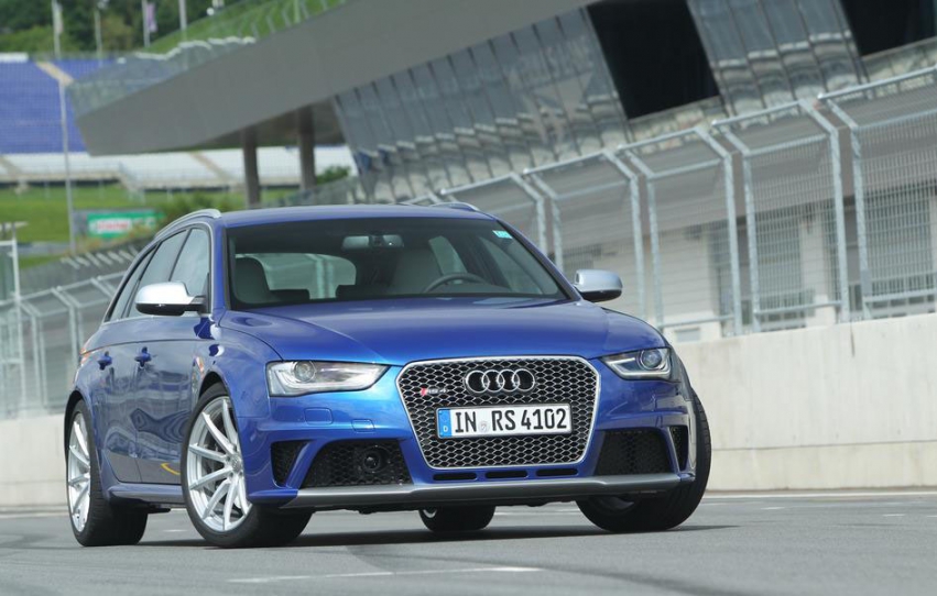 Audi RS4 Avant 4.2 FSI quattro 450 CP S Tronic