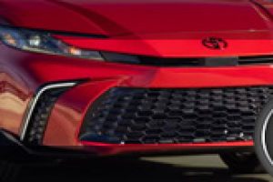 Тест-драйв 2026 Toyota Camry Nightshade: гибридный седан в темном стиле и реальных цифрах
