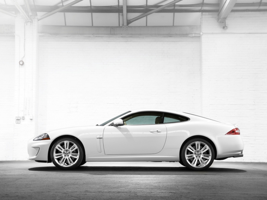 Auto wallpapers Jaguar Jaguar XKR white 2010
