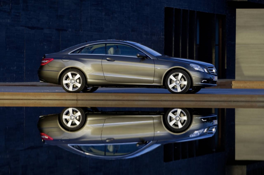 Auto wallpapers Mercedes-Benz E-Class Coupe 2010