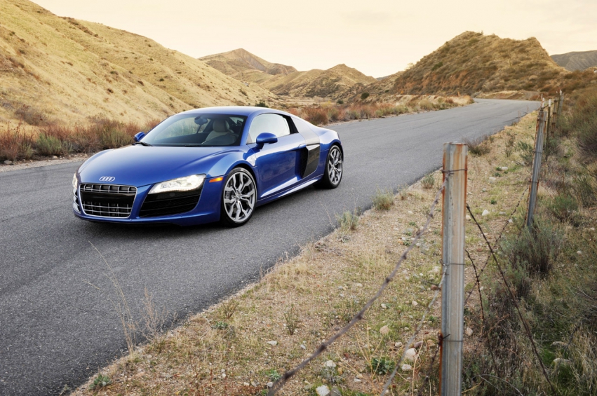 Auto wallpapers Audi R8 5.2 FSI V10 2010