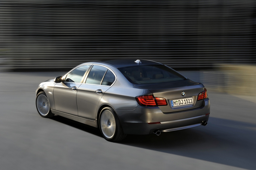 Auto wallpapers BMW 5 Series sedan 2011