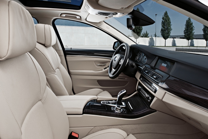 Auto wallpapers BMW 5 Series sedan 2011