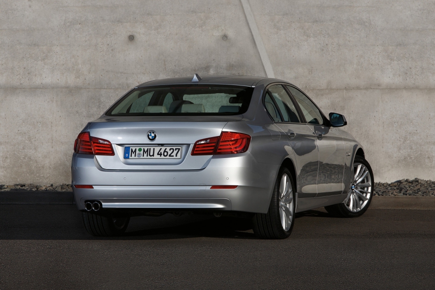 Auto wallpapers BMW 5 Series sedan 2011