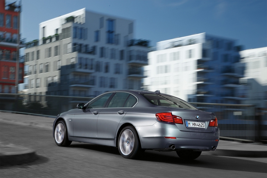 Auto wallpapers BMW 5 Series sedan 2011
