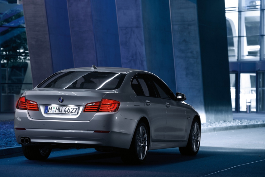 Auto wallpapers BMW 5 Series sedan 2011