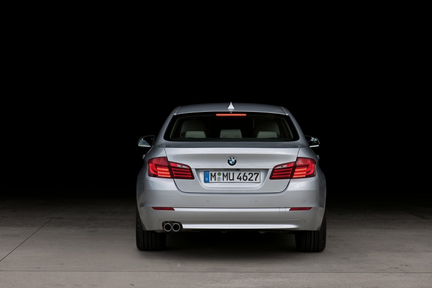 Auto wallpapers BMW 5 Series sedan 2011