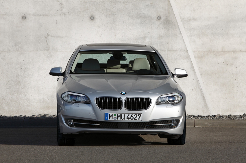 Auto wallpapers BMW 5 Series sedan 2011