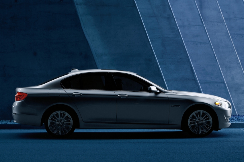 Auto wallpapers BMW 5 Series sedan 2011