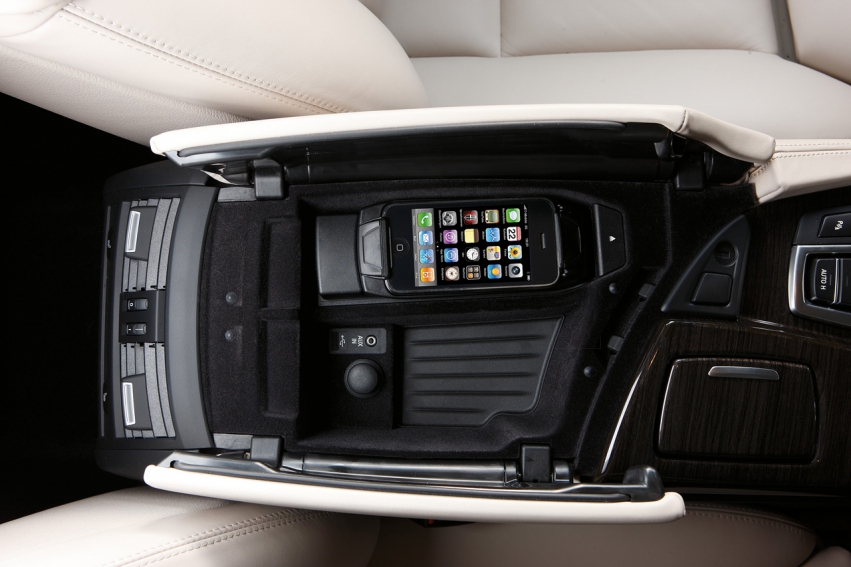Auto wallpapers BMW 5 Series sedan 2011