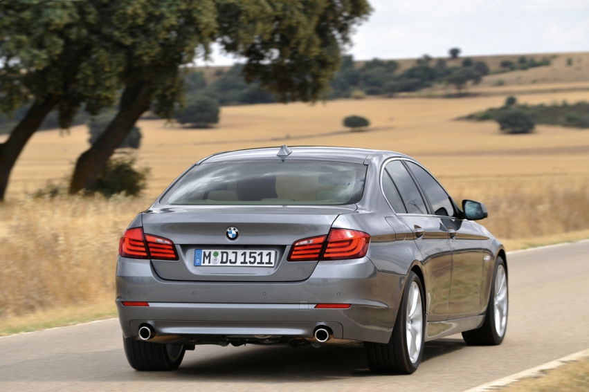 Auto wallpapers BMW 5 Series sedan 2011