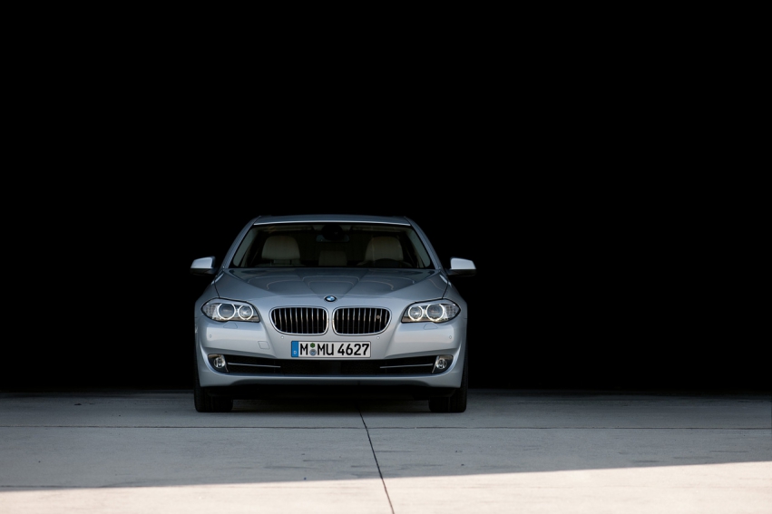Auto wallpapers BMW 5 Series sedan 2011