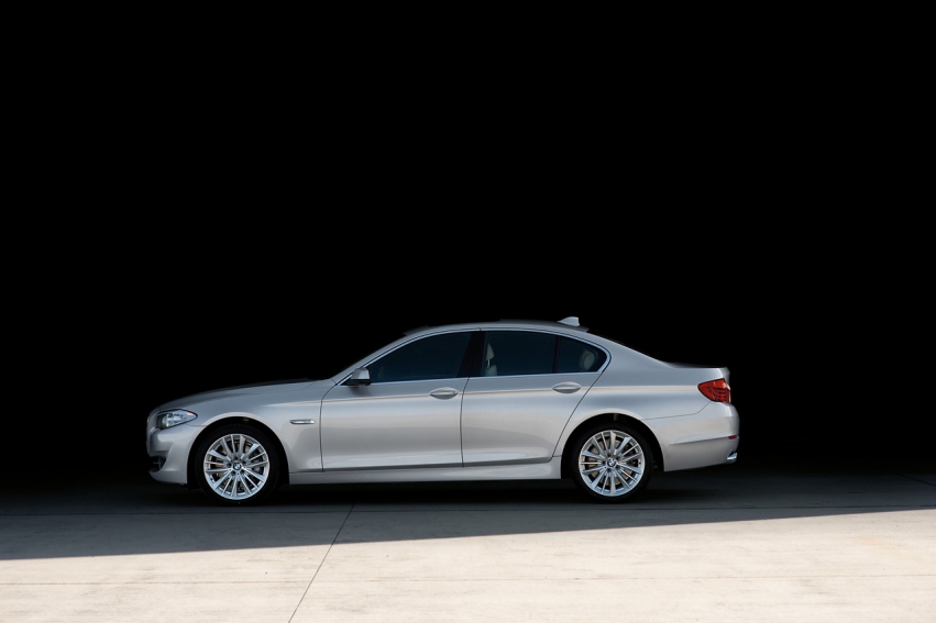 Auto wallpapers BMW 5 Series sedan 2011