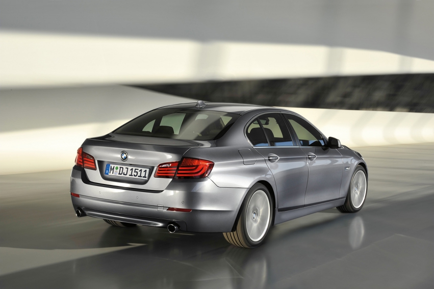 Auto wallpapers BMW 5 Series sedan 2011
