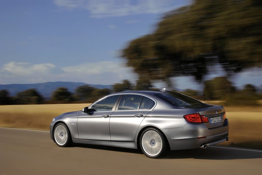 Auto wallpapers BMW 5 Series sedan 2011