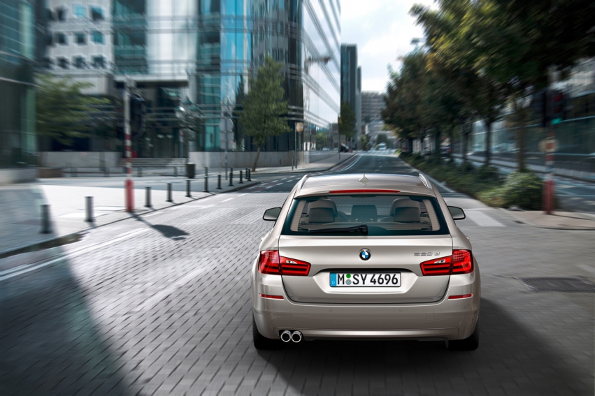 Auto wallpapers BMW 5 Series Touring 2011
