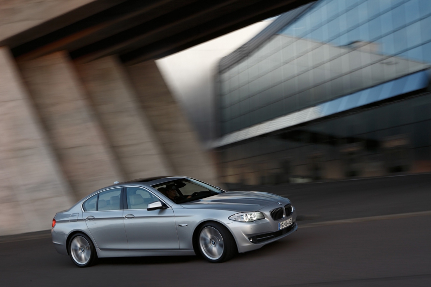 Auto wallpapers BMW 5 Series sedan 2011