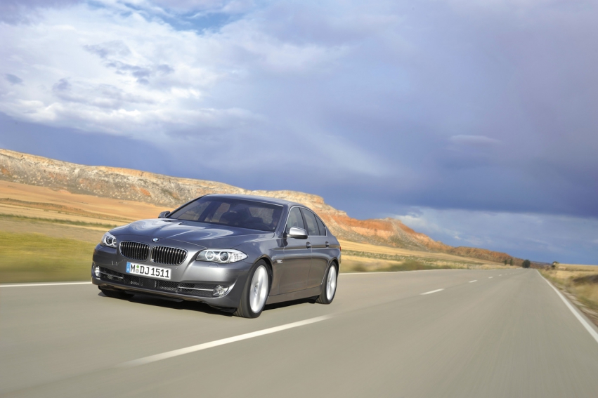 Auto wallpapers BMW 5 Series sedan 2011