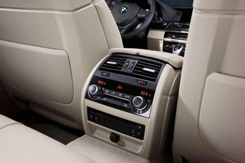 Auto wallpapers BMW 5 Series sedan 2011