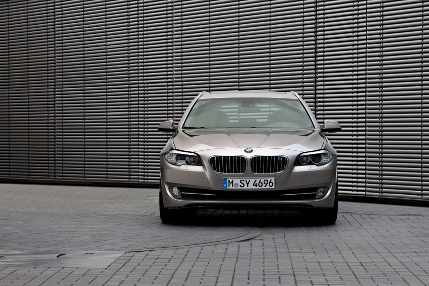 Auto wallpapers BMW 5 Series Touring 2011