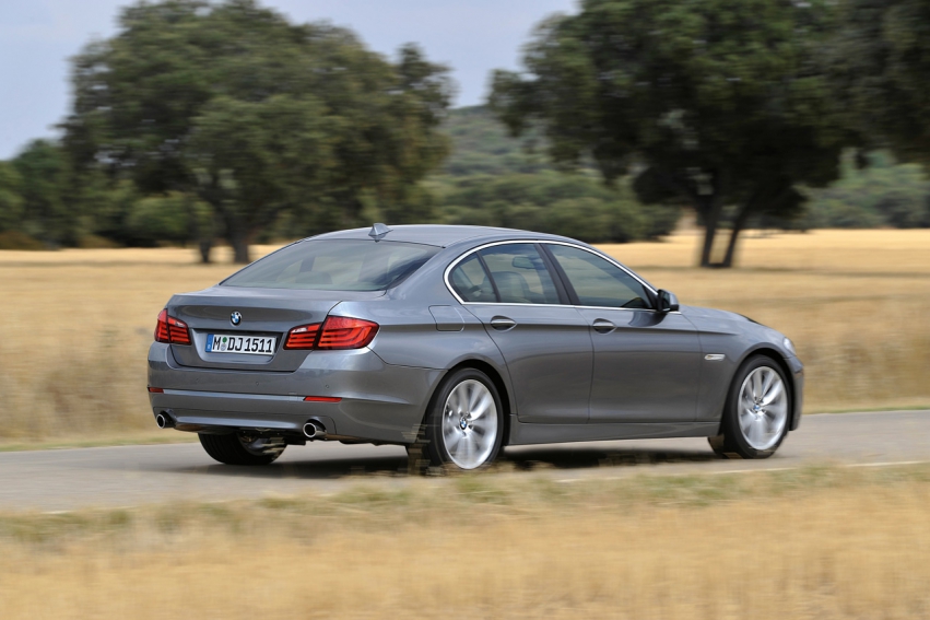 Auto wallpapers BMW 5 Series sedan 2011