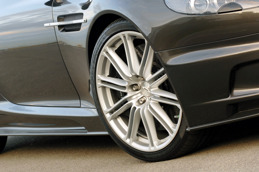Auto wallpapers Aston Martin Aston Martin DBS from Quantum of Solace Автомобиль бонда
