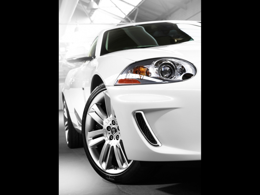 Auto wallpapers Jaguar Jaguar XKR white 2010