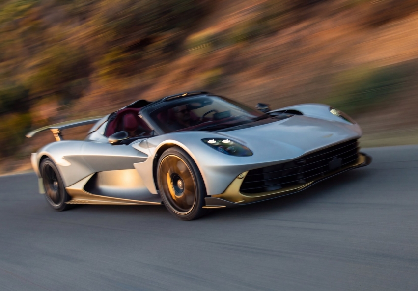 Aston Martin Valhalla Spider 2028 — открытый гиперкар: характеристики, цена, обзор