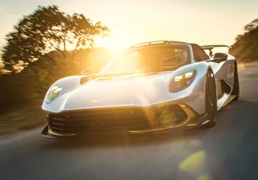 Aston Martin Valhalla Spider 2028 — открытый гиперкар: характеристики, цена, обзор